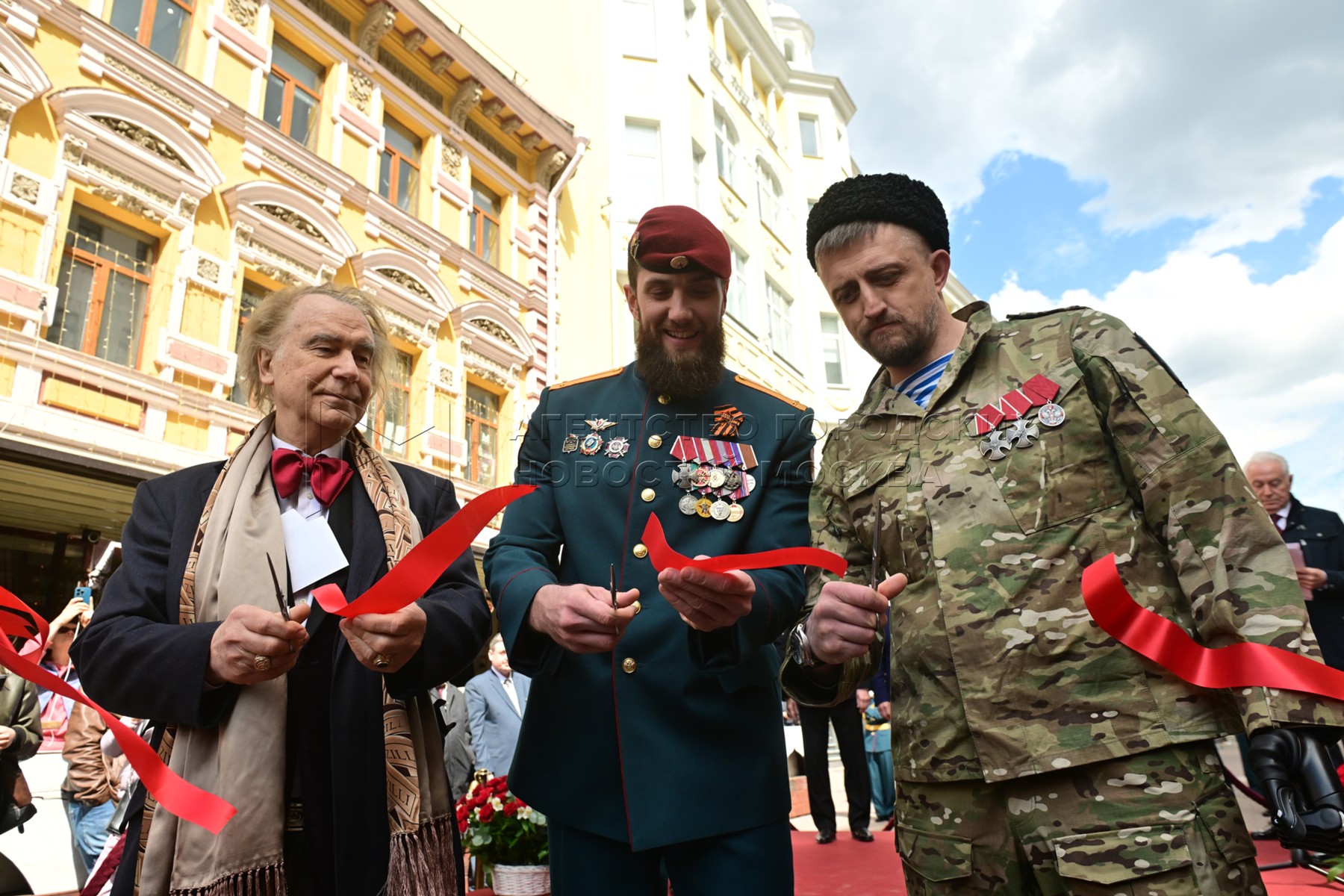 Фоторепортаж АГН "Москва" об открытии выставки на ул.Арбат Фоторепортаж АГН "Москва" об открытии выставки на ул.Арбат
