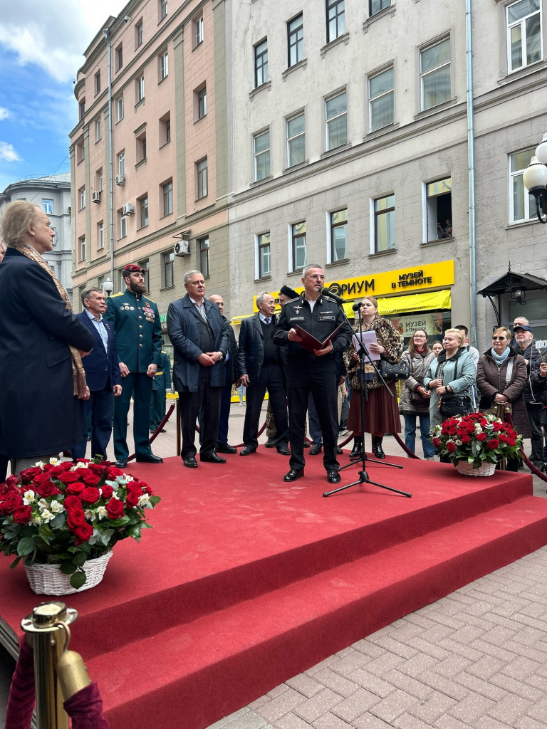 А.Горный зачитывает поздравление от В.Горемыкина.jpg А.Горный зачитывает поздравление от В.Горемыкина.jpg