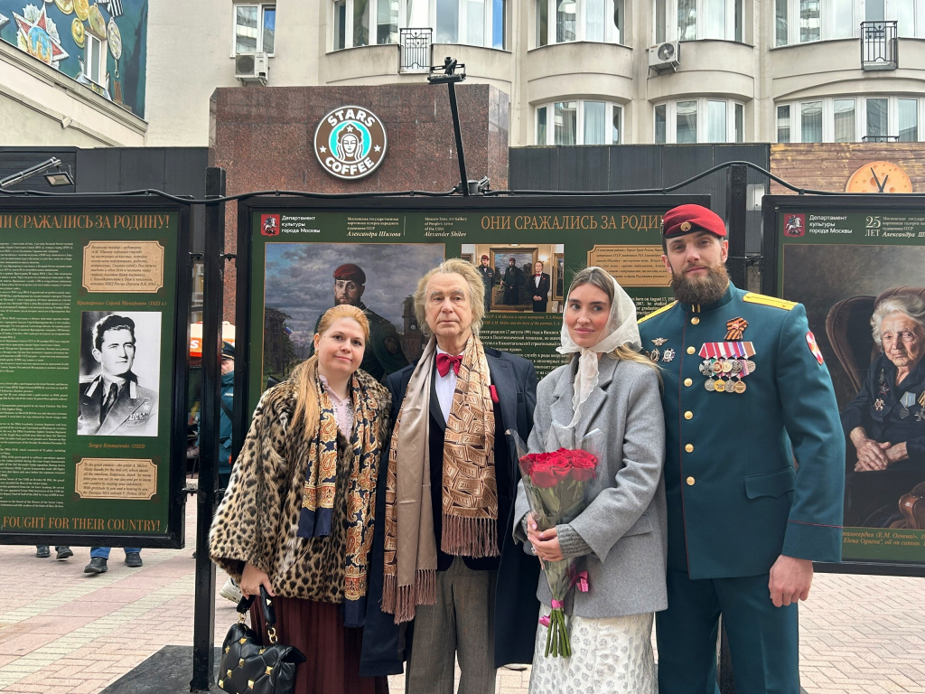 Директор Ю.Г. Вохминцева, А.М.Шилов и Лев Макеев с супругой.jpg Директор Ю.Г. Вохминцева, А.М.Шилов и Лев Макеев с супругой.jpg